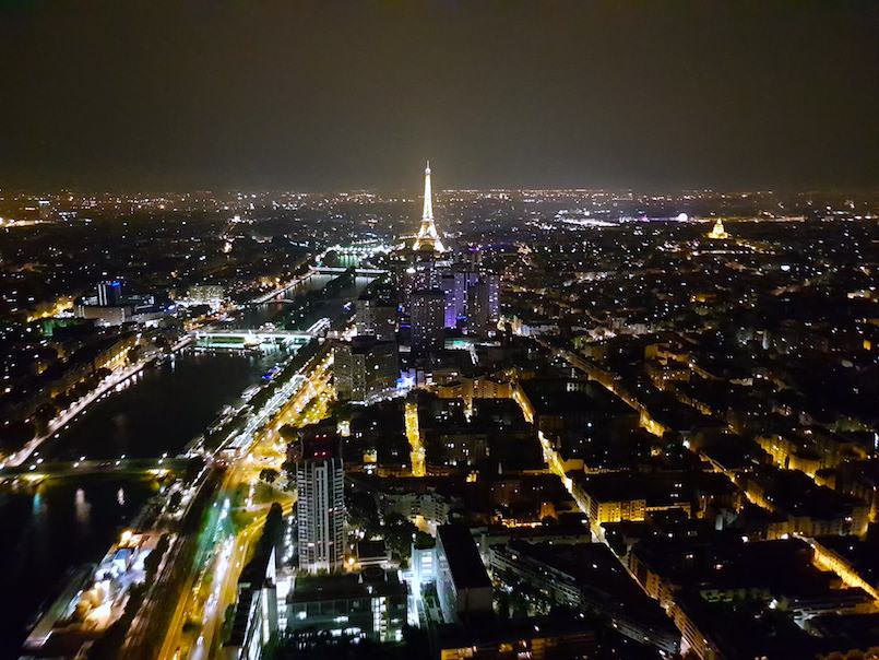 Faites un vol de nuit au-dessus de la ville avec le Ballon de Paris