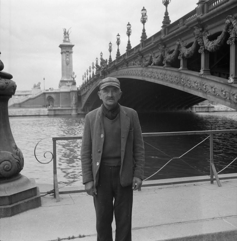 Monsieur Calliaux, “legionären” som vaktade Daphne under Parisvistelsen och bodde under bron Pont Alexandre III.