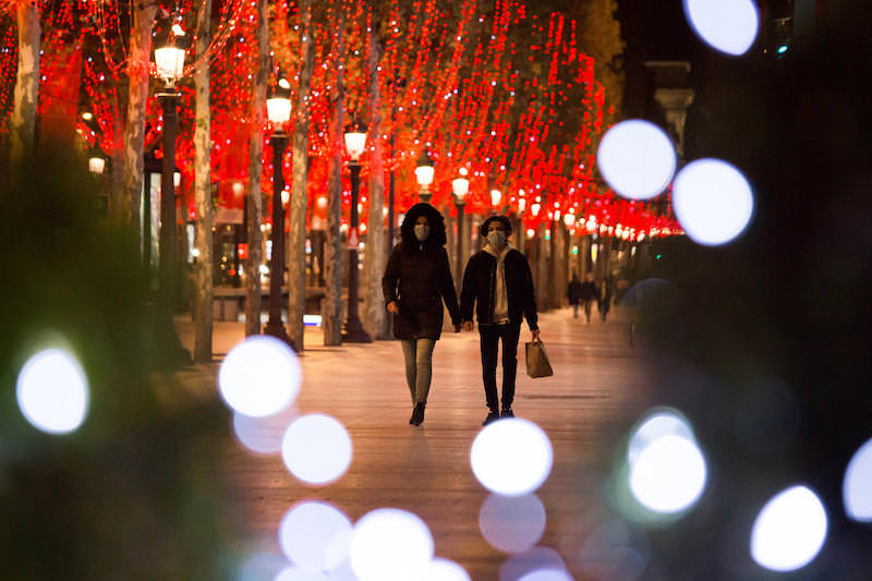 Les Champs-Élysées illuminés pour Noël du 21 novembre 2021 au 9 janvier 2022