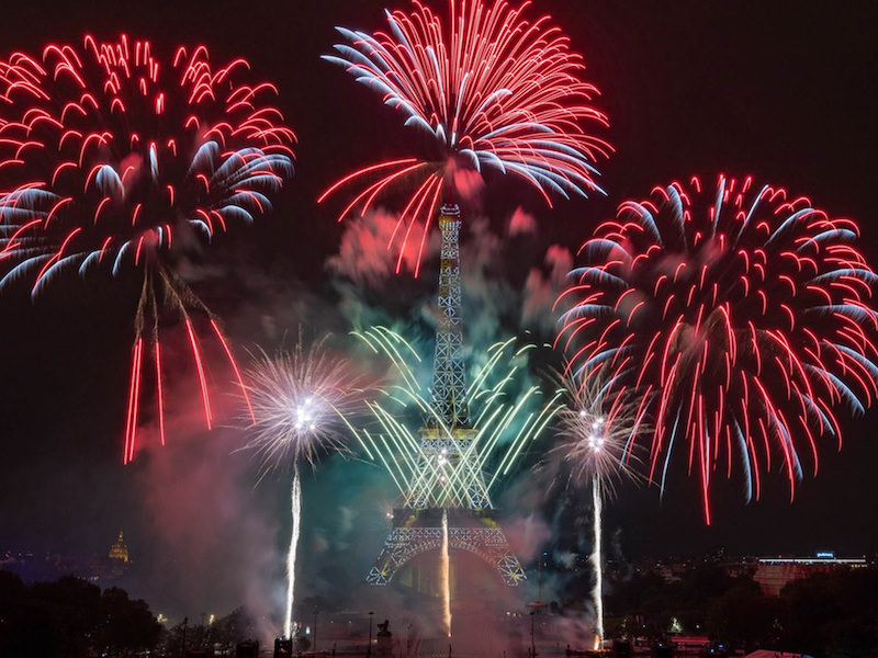 Le 14 juillet 2022 - le défilé militaire, des rencontres avec les membres de l'armée, un grand concert sur le Champ-de-Mars, le feu d’artifice et encore des bals de pompiers !